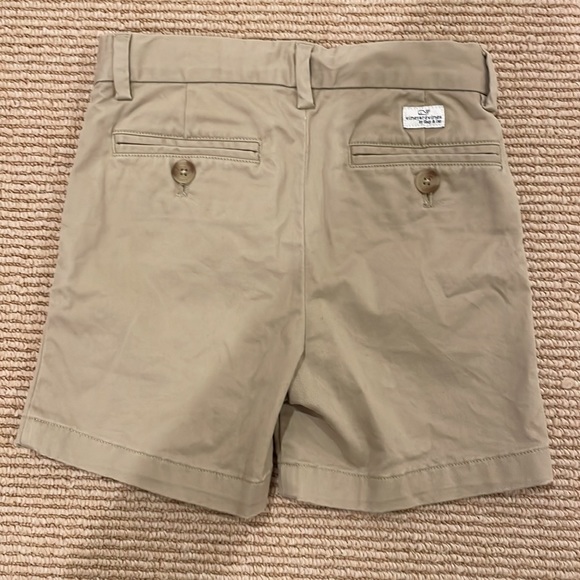 Vineyard Vines size 4T khaki shorts - Picture 3 of 4